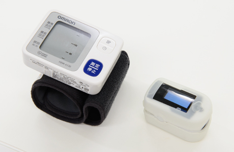 [写真]血圧計・パルスオキシメーター